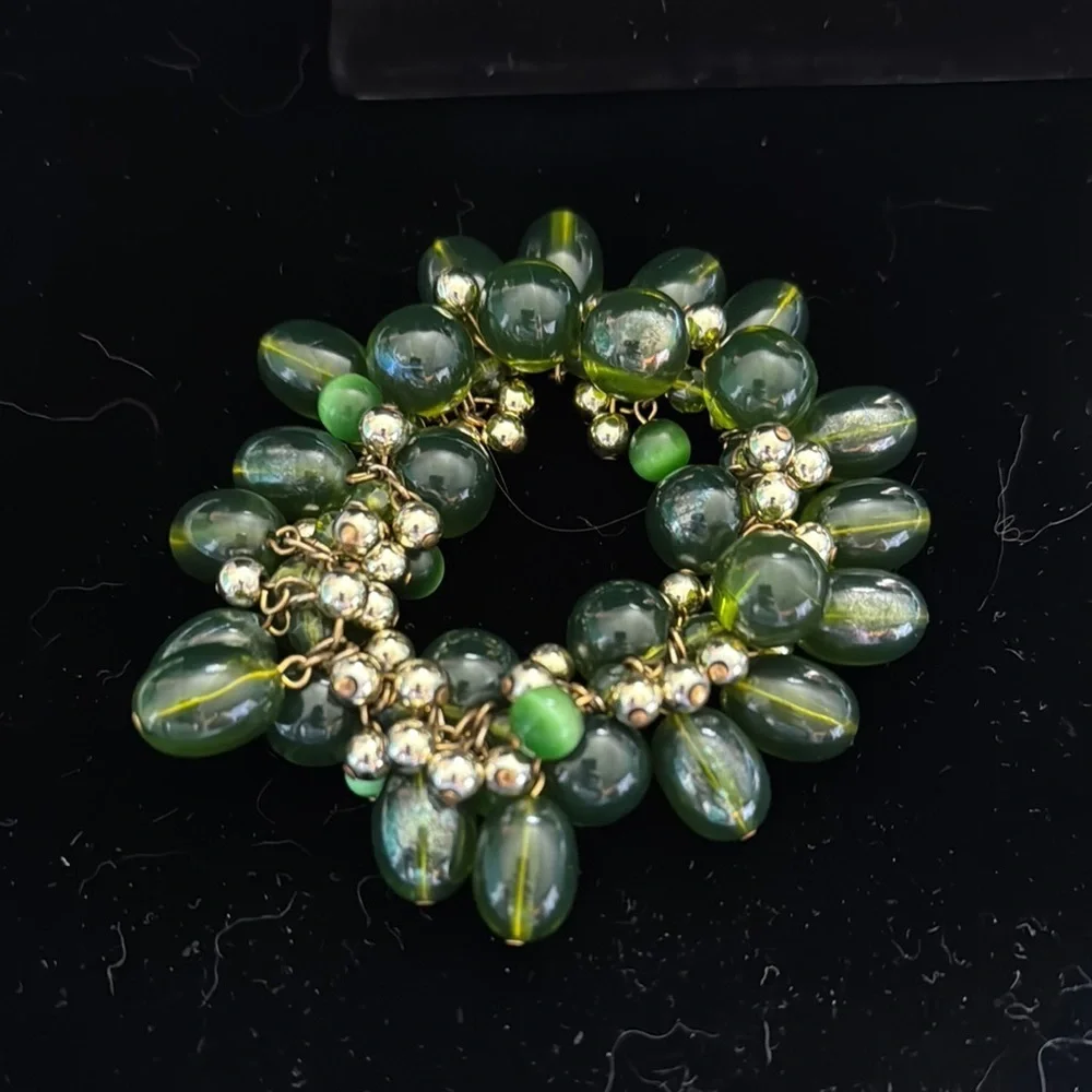 Green Cluster Beaded Bracelet with Organic Design